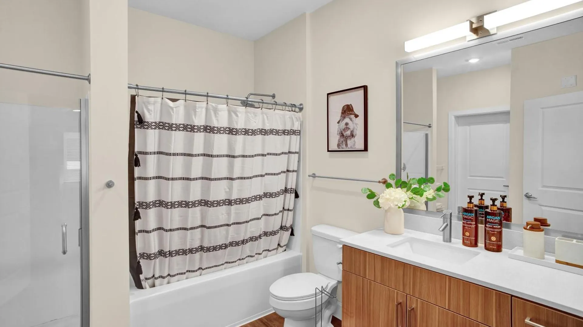 Apartamento Chateau De Capri Nashville W Pool Gym Free Parking